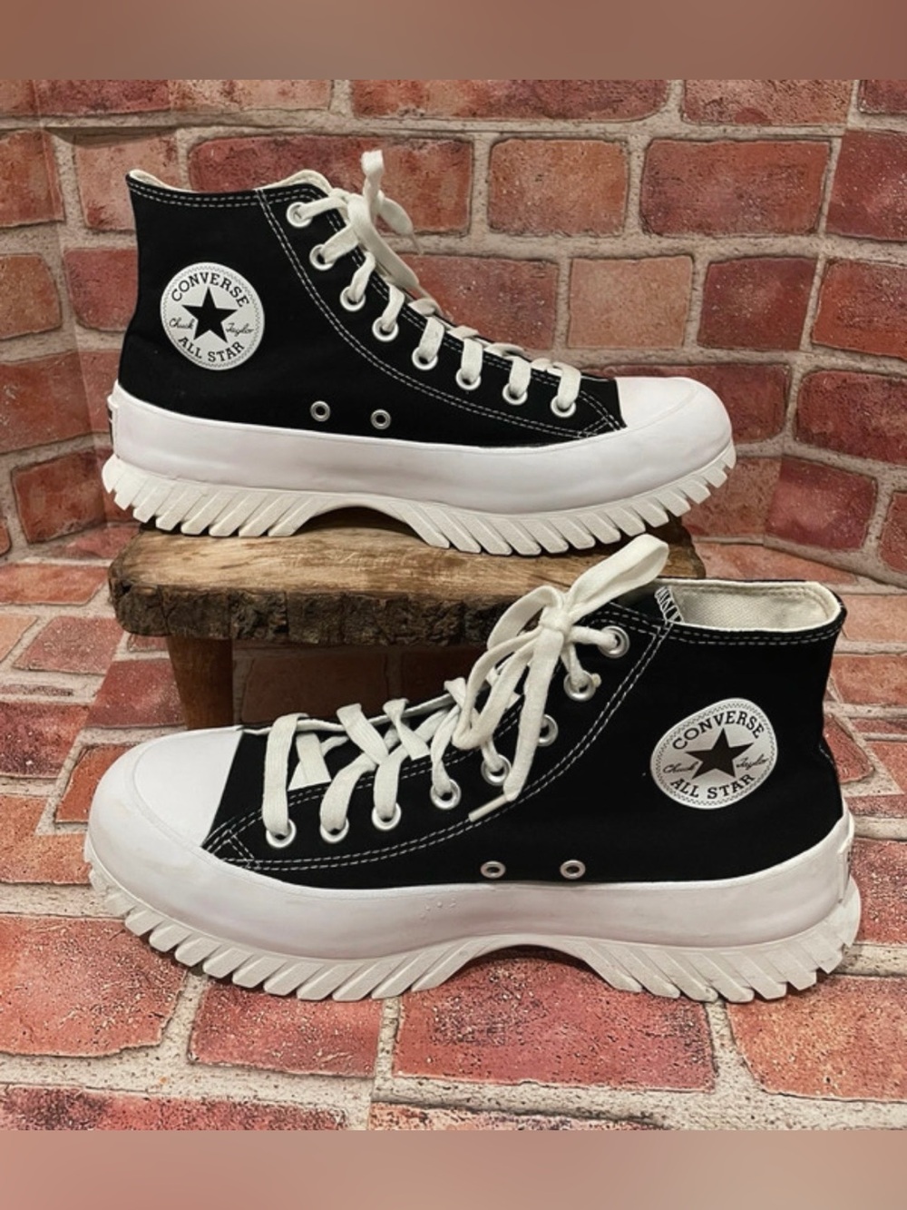 Converse Chuck Taylor All Star Lugged 2.0 High Top Black White Women 10.5